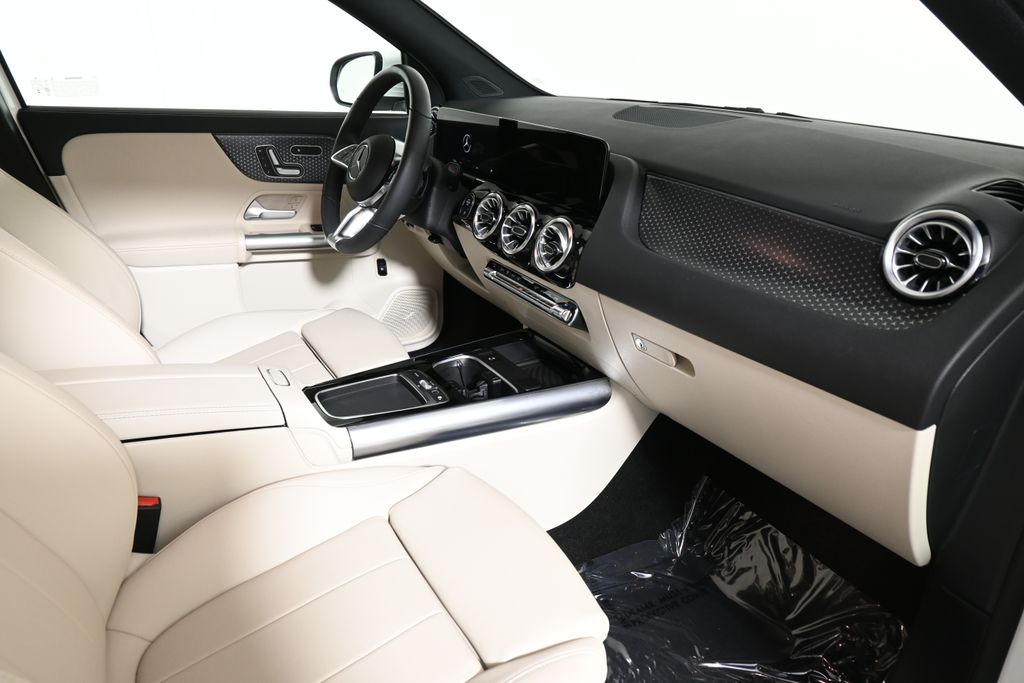 Thumbnail: 2025 Mercedes-Benz GLA - 27