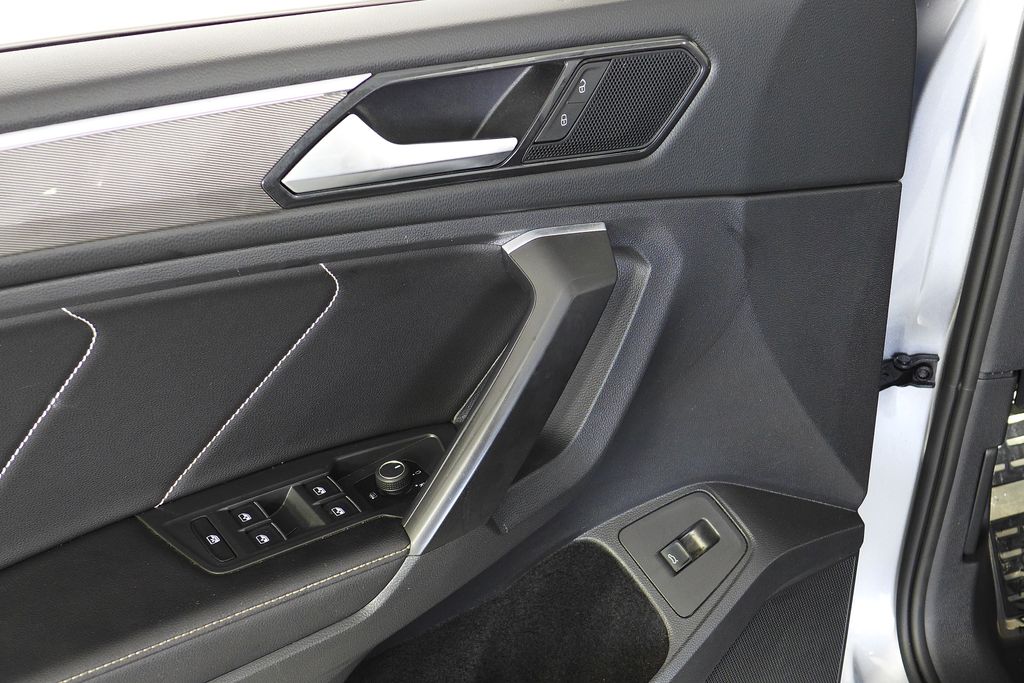 Thumbnail: 2022 Volkswagen Tiguan - 12