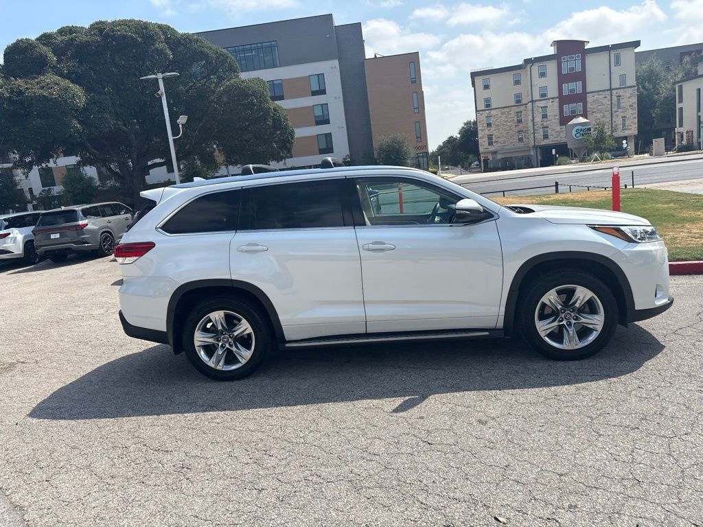 Thumbnail: 2019 Toyota Highlander - 6