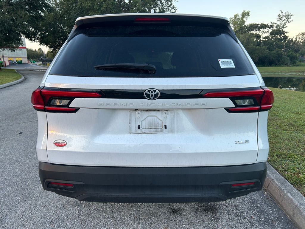 Thumbnail: 2024 Toyota Grand Highlander - 4