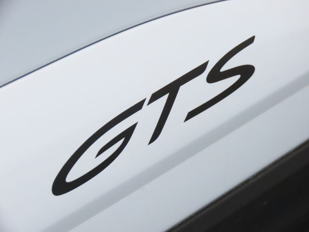 Thumbnail: 2026 Porsche Macan - 14