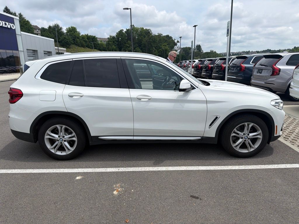 Used 2020 White BMW xDrive30i image 3