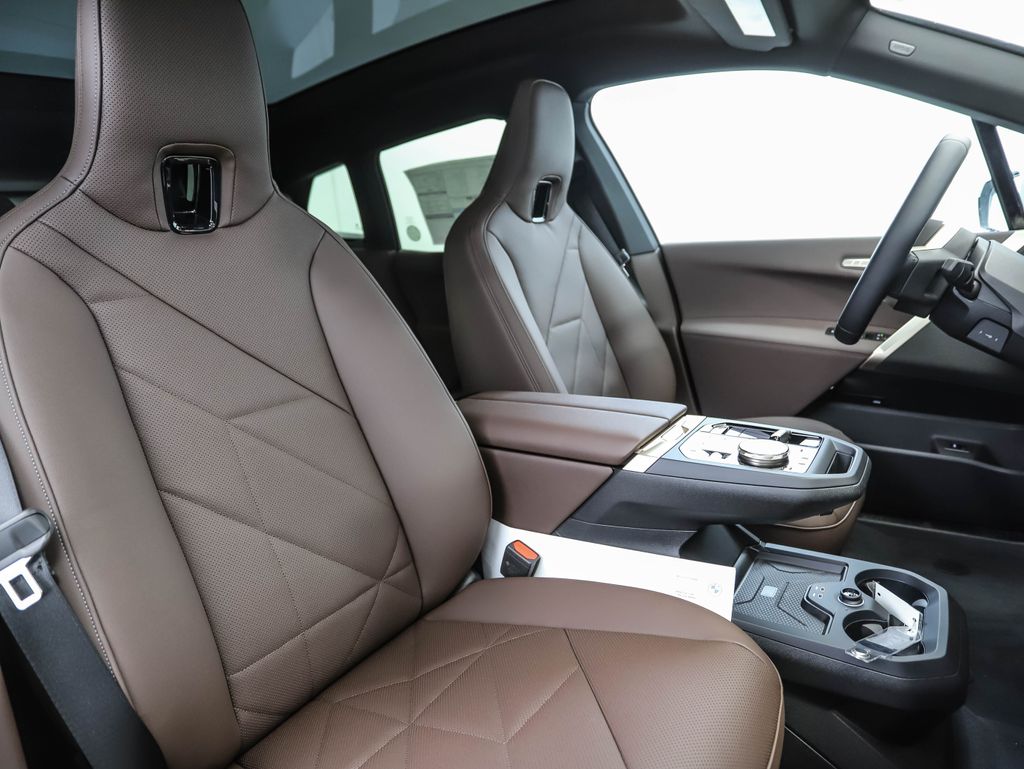2025 BMW iX xDrive50 28
