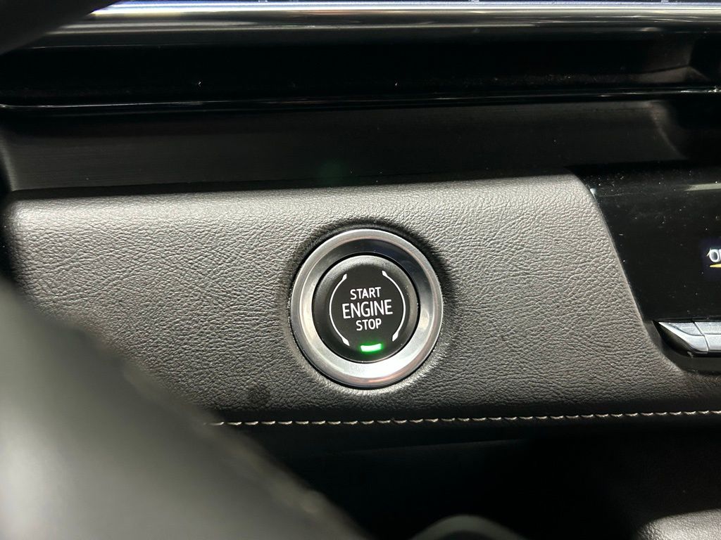 Used 2022 Crystal White Tricoat Cadillac Sport image 38