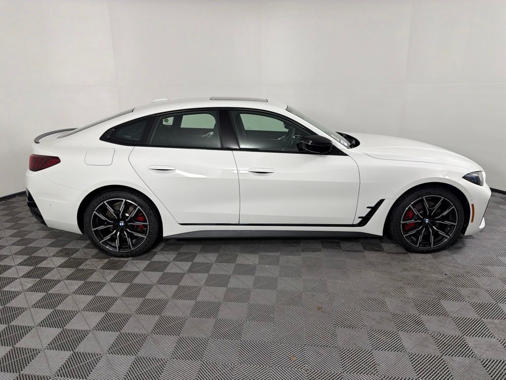 Thumbnail: 2026 BMW 4 Series - 5