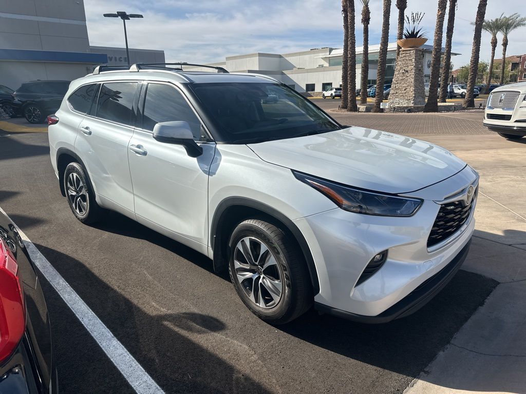 2022 Toyota Highlander XLE 3