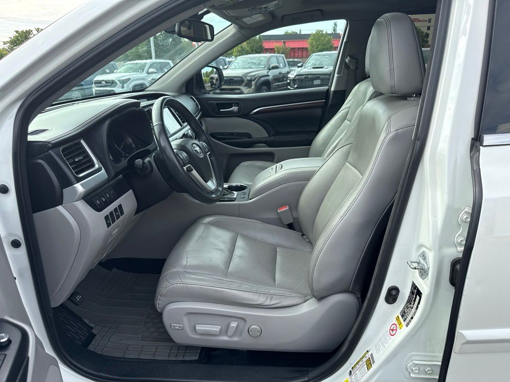 Used 2016 Toyota Highlander SUV