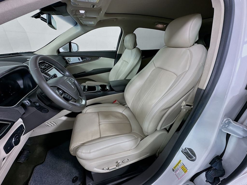 Thumbnail: 2019 Lincoln Nautilus - 21