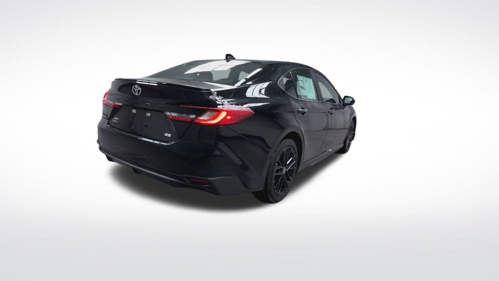 2026 Toyota Camry SE - Photo 8