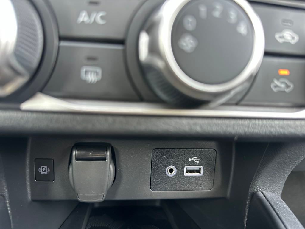 2025 Nissan Versa 1.6 SV photo