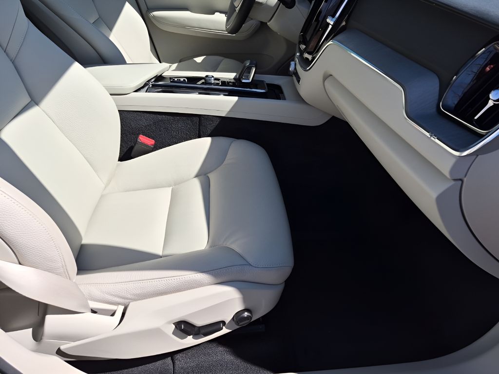 Used Car 2025 Volvo Xc60  B5 Plus For Sale Under $40,000 In Austin, Texas