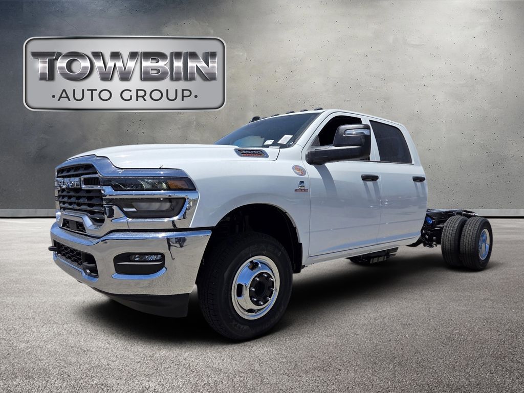 Bright White Clearcoat 2026 RAM 3500 Chassis Pickup Truck Four-Wheel Drive 8-Speed Automatic
