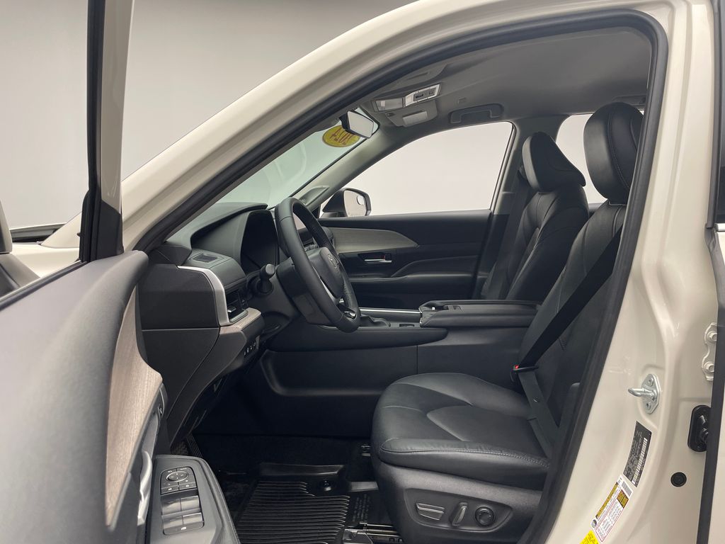 2024 Toyota Grand Highlander Limited 12
