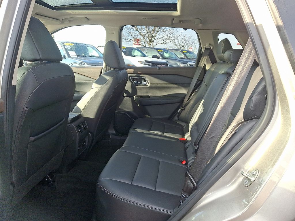 Thumbnail: 2021 Nissan Rogue - 10