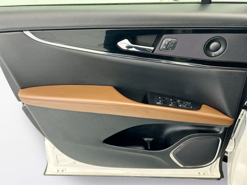 Thumbnail: 2022 Lincoln Nautilus - 24