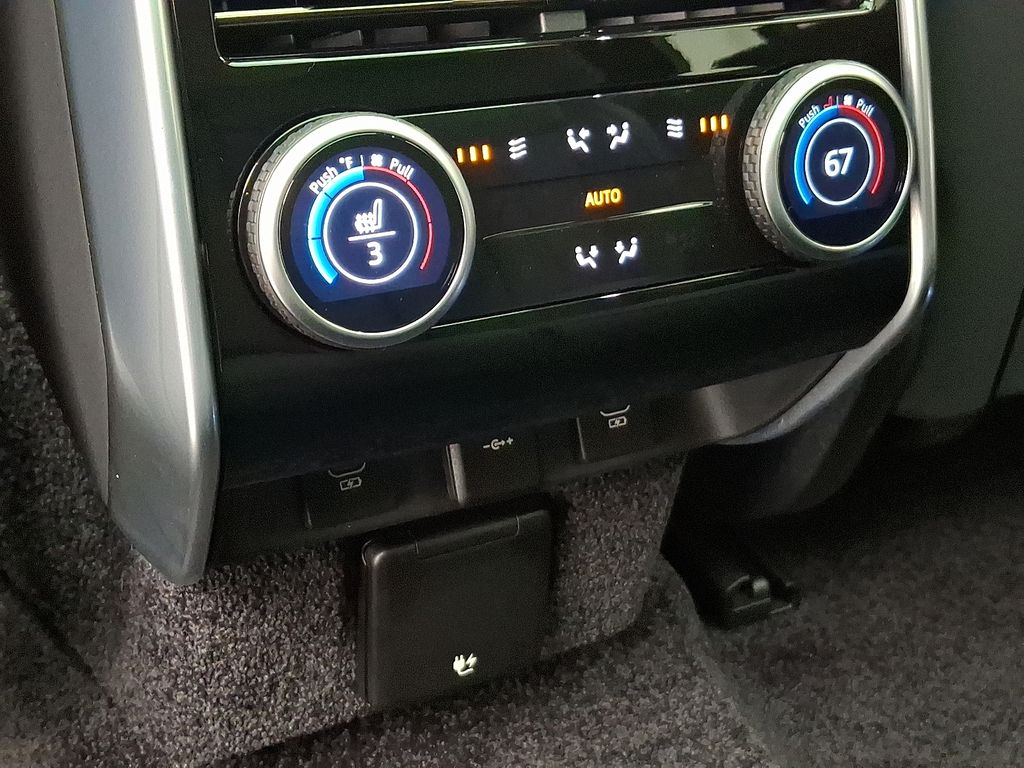 Thumbnail: 2025 Land Rover Range Rover - 7