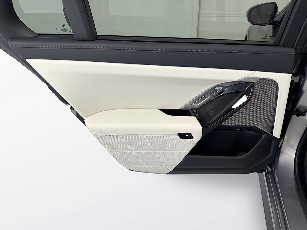 Thumbnail: 2025 BMW i7 - 25