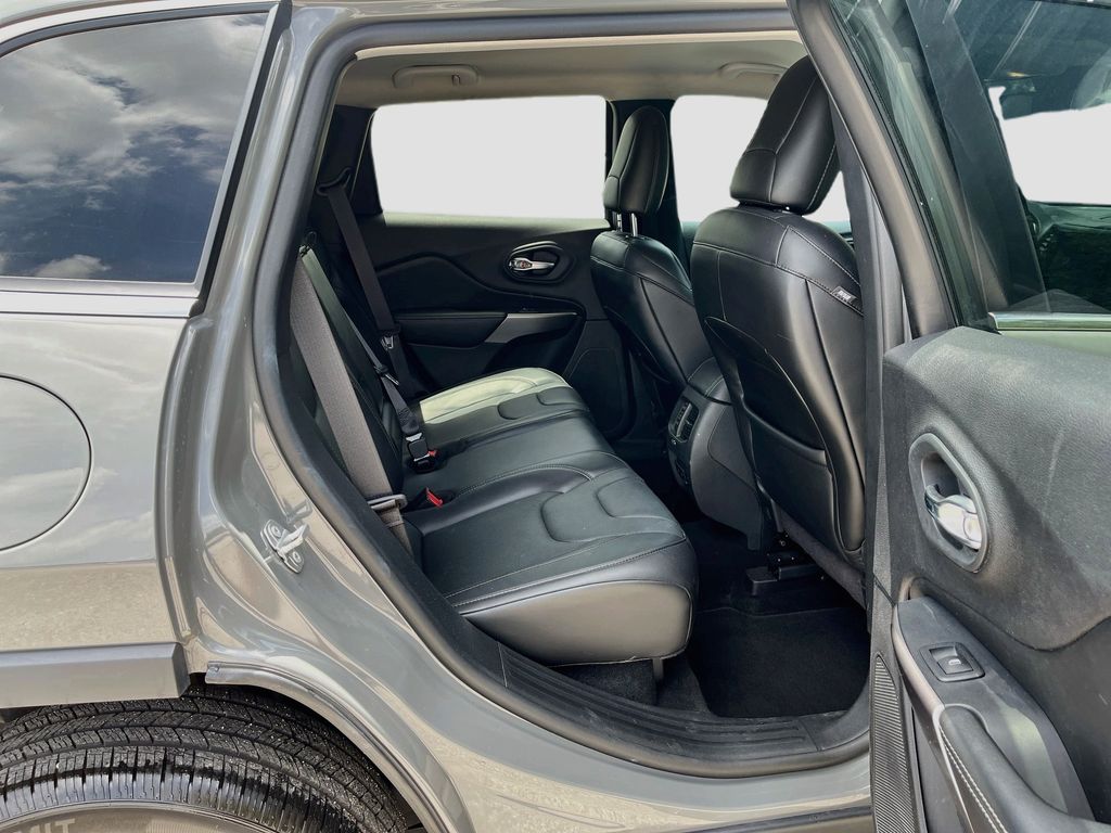 Used 2019 Gray Jeep Limited image 27