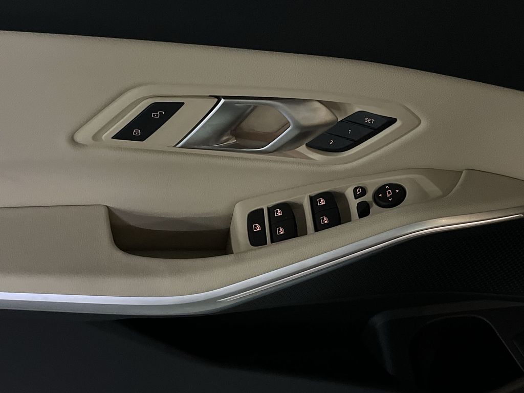 Thumbnail: 2025 BMW 3 Series - 13