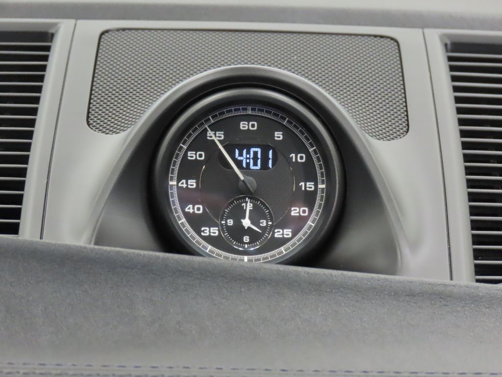 Thumbnail: 2022 Porsche Macan - 25