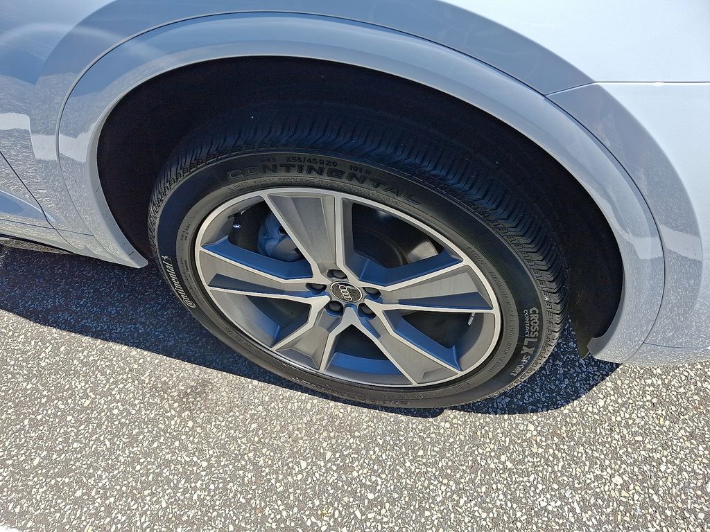 Thumbnail: 2025 Audi Q5 - 4