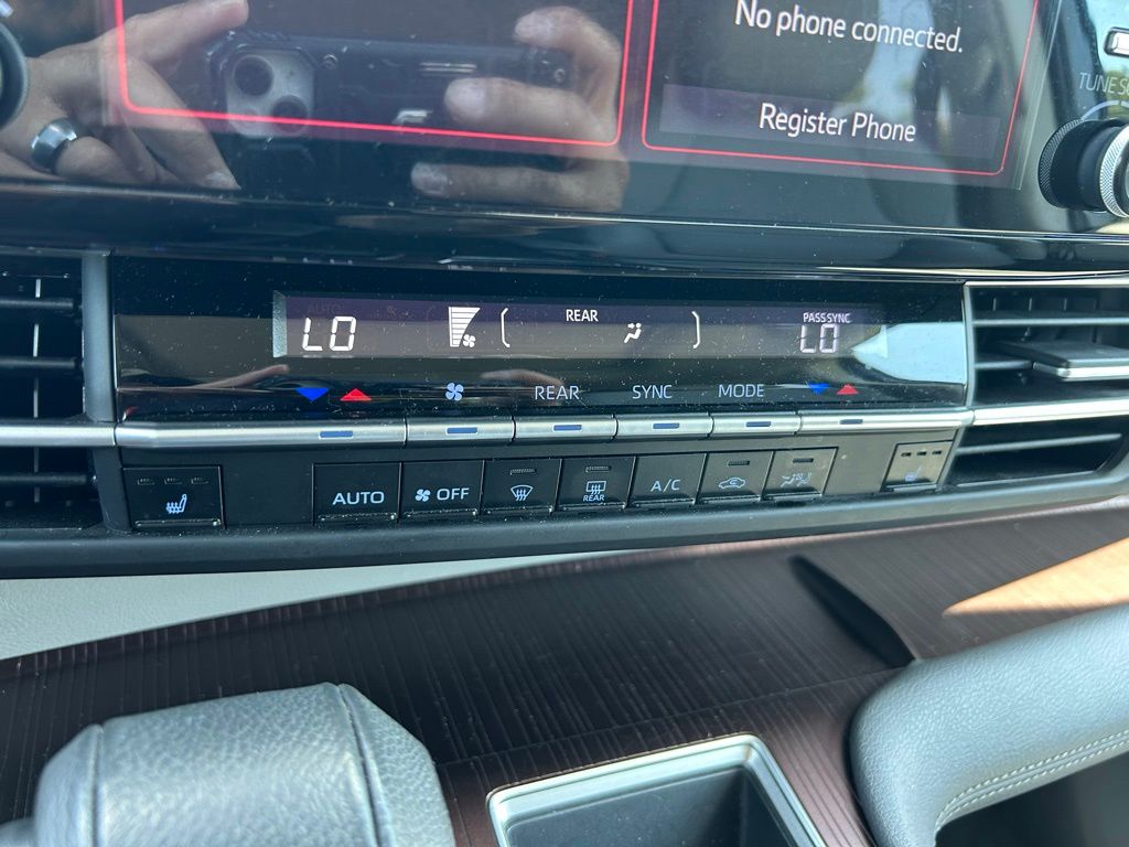 Thumbnail: 2024 Toyota Sienna - 27
