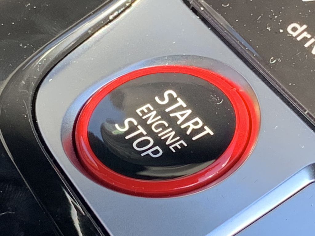 Thumbnail: 2026 Audi RS Q8 - 14