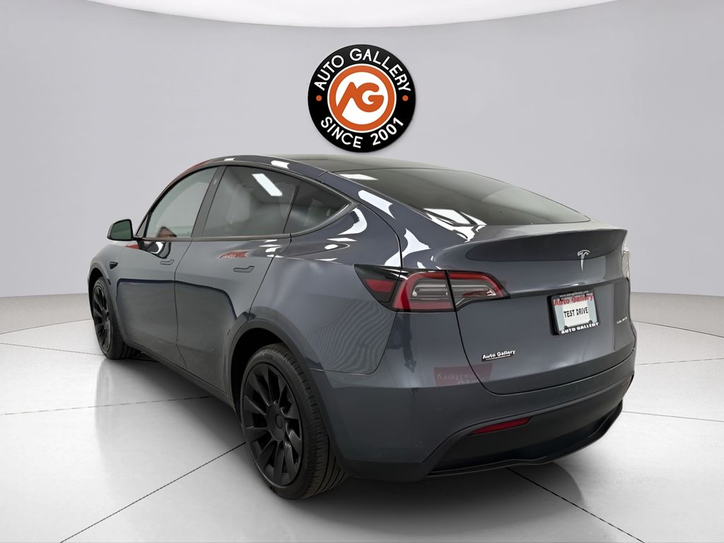 View vehicle photo 5