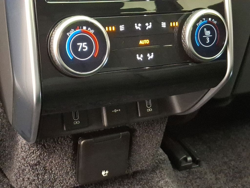 Thumbnail: 2026 Land Rover Range Rover - 7