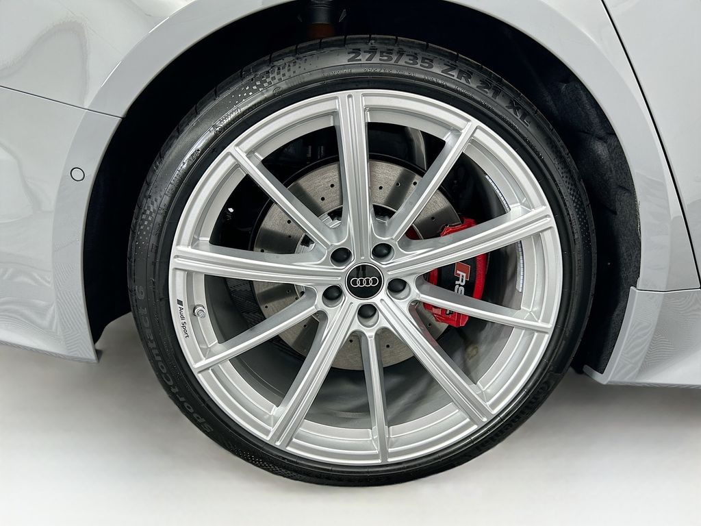 Thumbnail: 2026 Audi RS 6 - 32