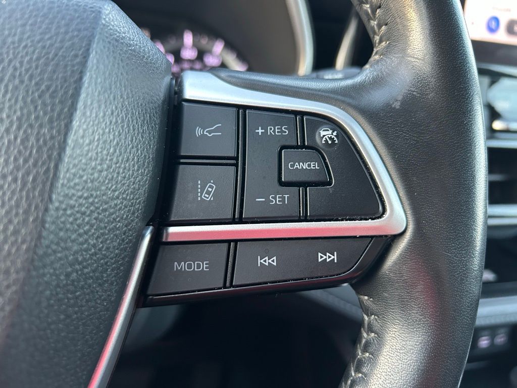 Thumbnail: 2024 Toyota Highlander - 20