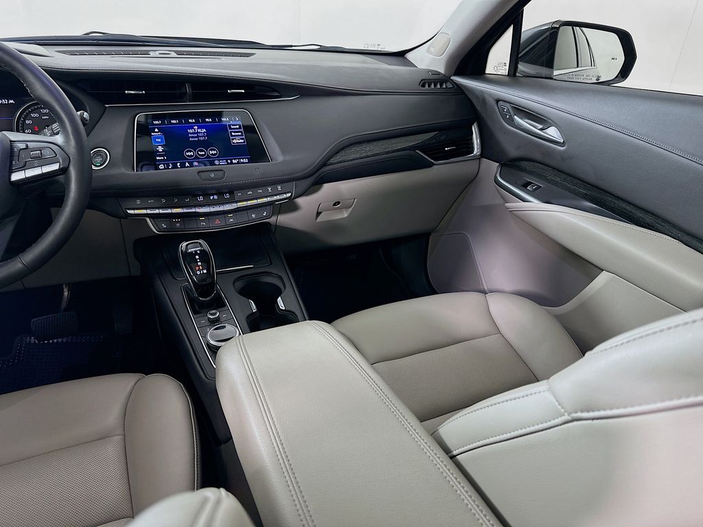 Thumbnail: 2021 Cadillac XT4 - 23