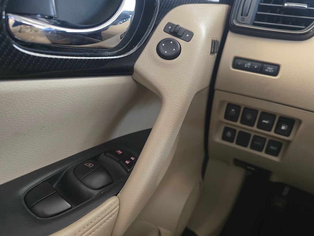 Thumbnail: 2018 Nissan Rogue - 25