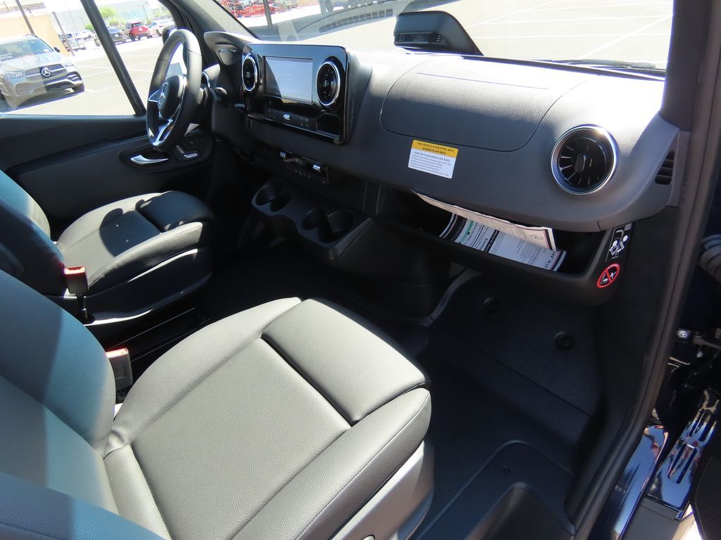 Thumbnail: 2025 Mercedes-Benz Sprinter - 18