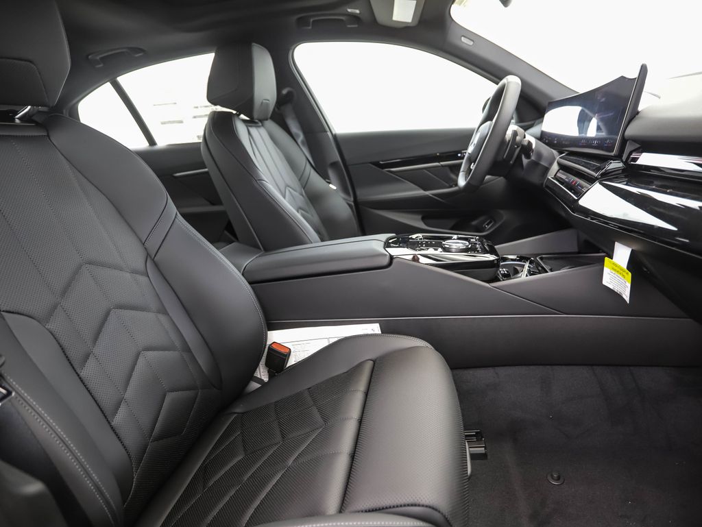 Thumbnail: 2026 BMW 5 Series - 31