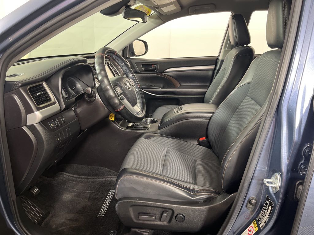 Thumbnail: 2017 Toyota Highlander - 20