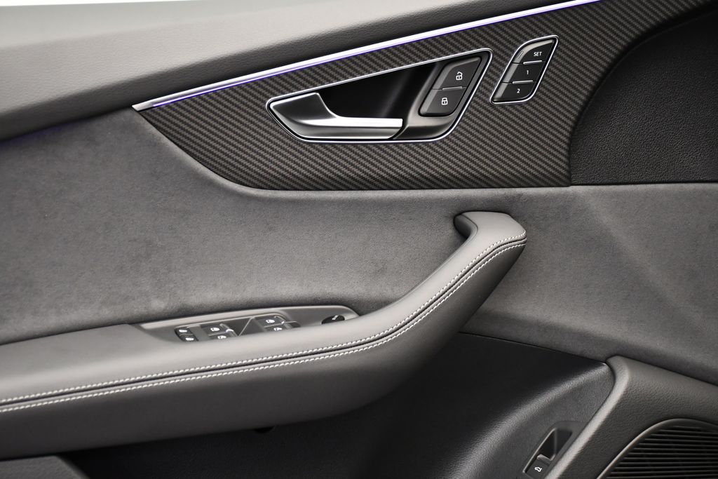 Thumbnail: 2026 Audi SQ8 - 32