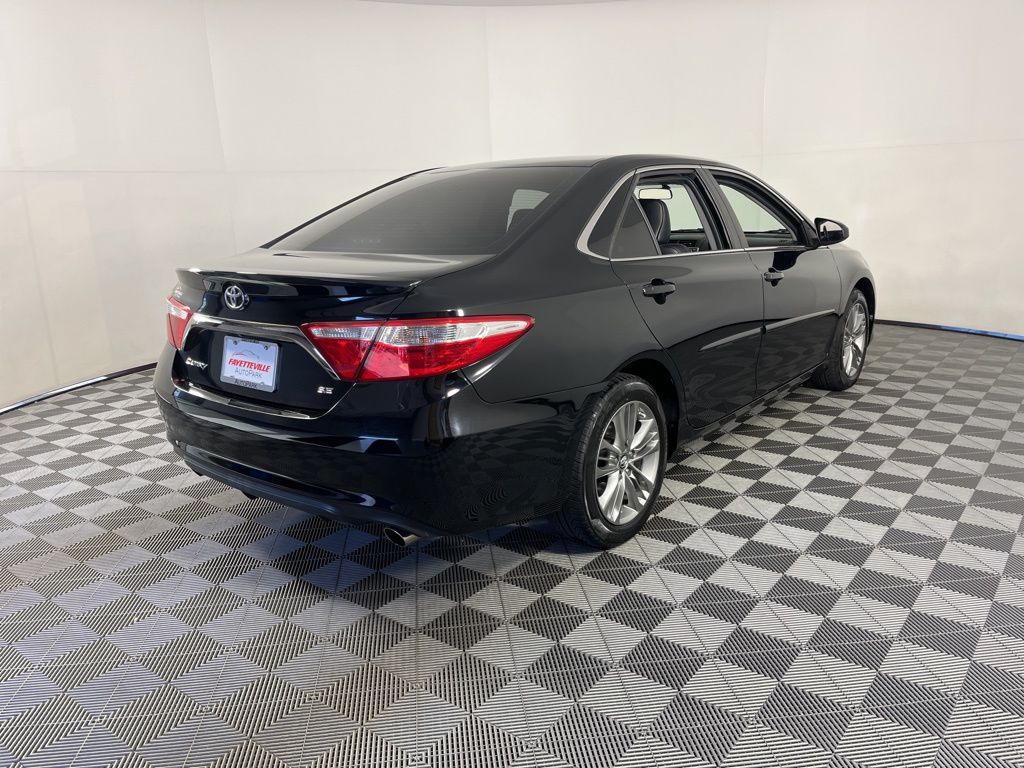 2017 Toyota Camry SE 12