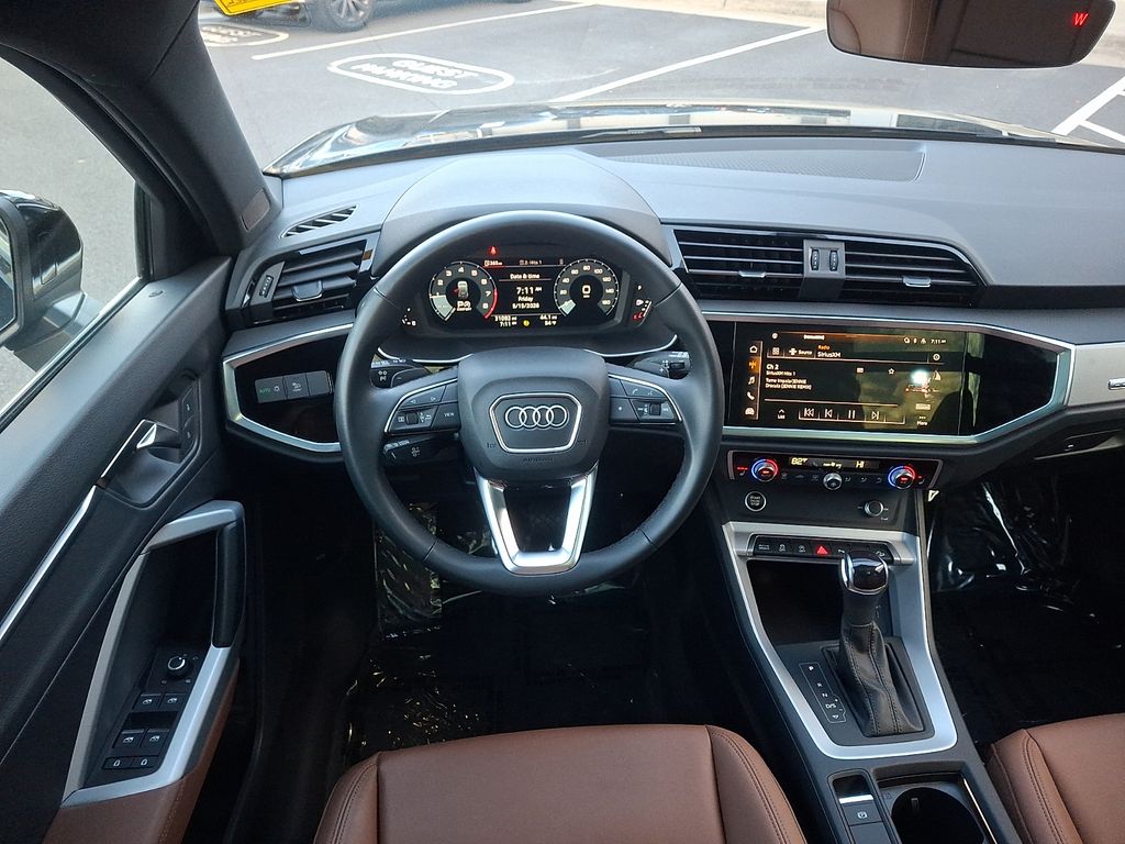 Thumbnail: 2023 Audi Q3 - 11