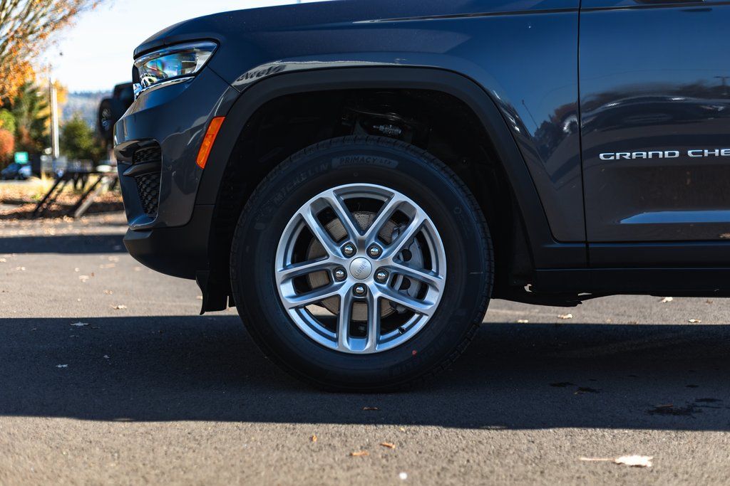 2025 Jeep Grand Cherokee Laredo X thumbnail 12