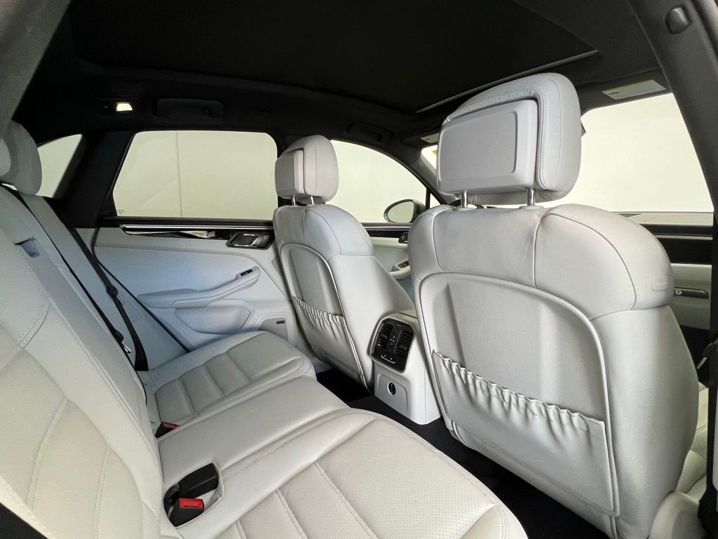 Thumbnail: 2024 Porsche Macan - 16
