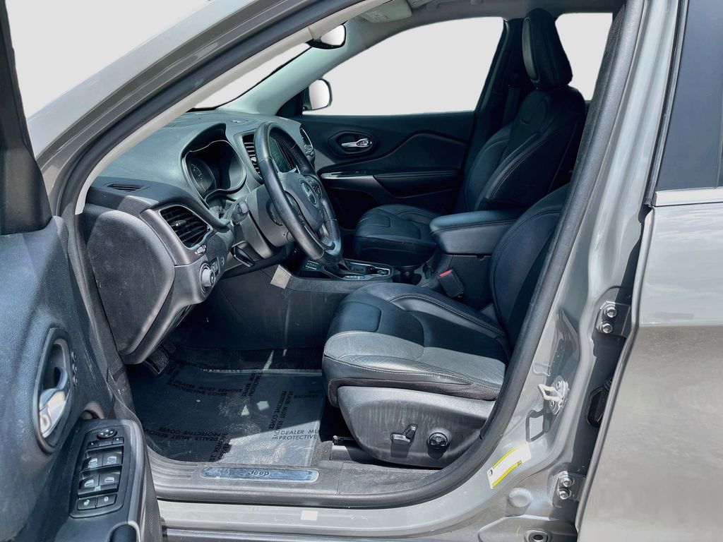 Used 2019 Gray Jeep Limited image 21