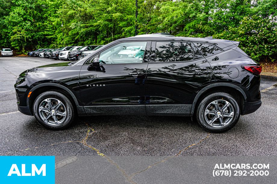 Used 2025 Black Chevrolet LT image 7