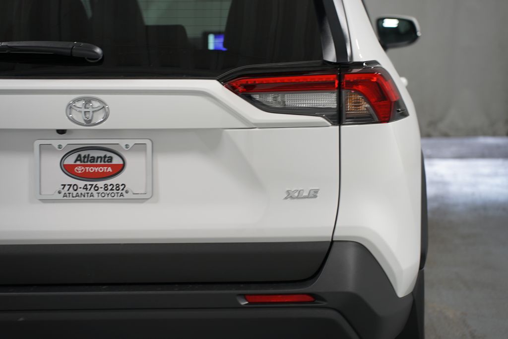 2025 Toyota RAV4 XLE 10