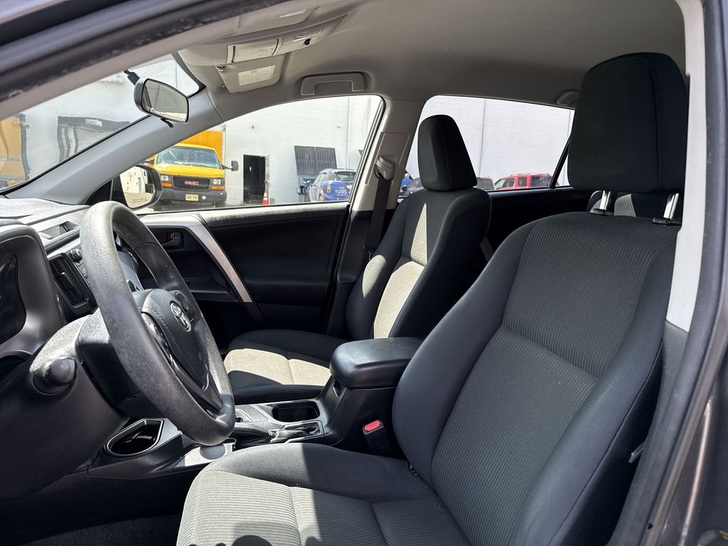 Thumbnail: 2016 Toyota RAV4 - 3
