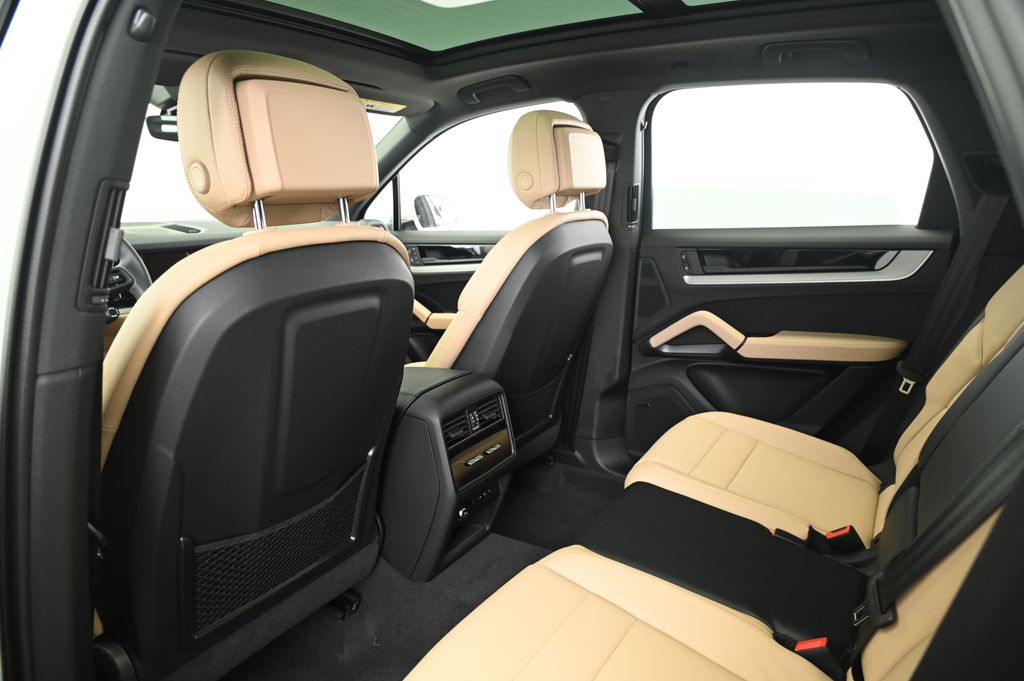 Thumbnail: 2025 Porsche Cayenne - 31