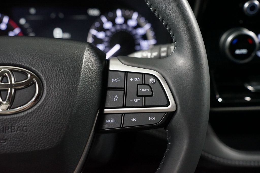 Thumbnail: 2024 Toyota Highlander - 13