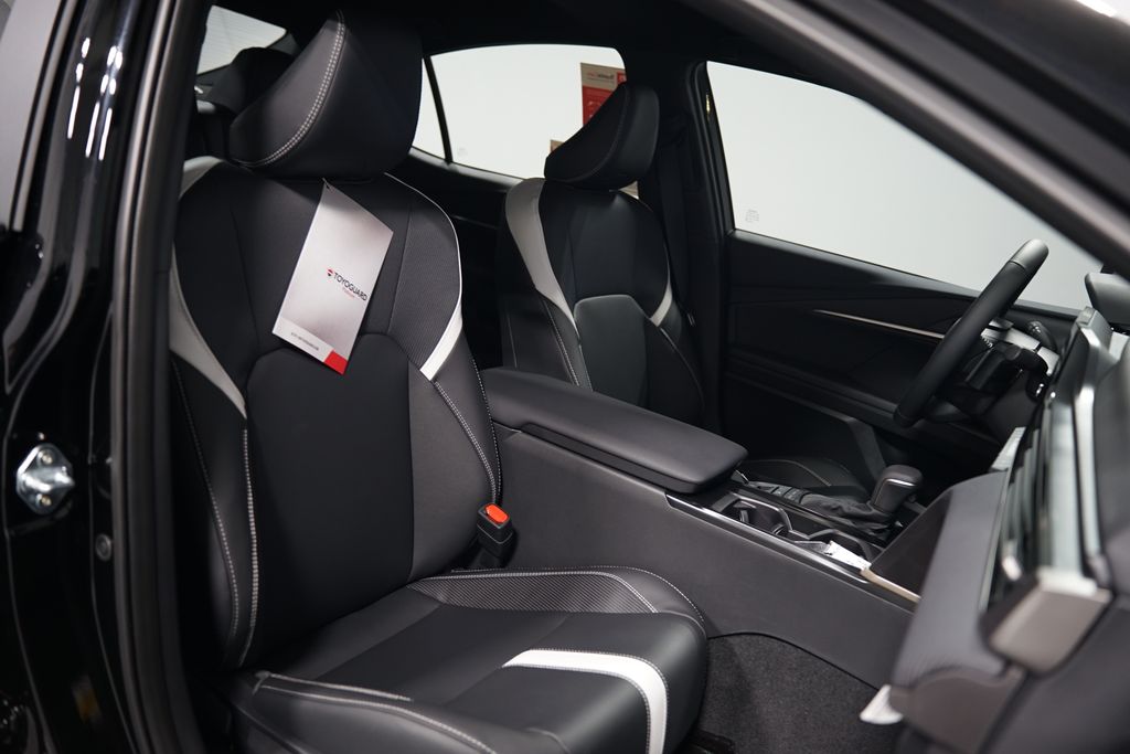 2025 Toyota Camry SE 29