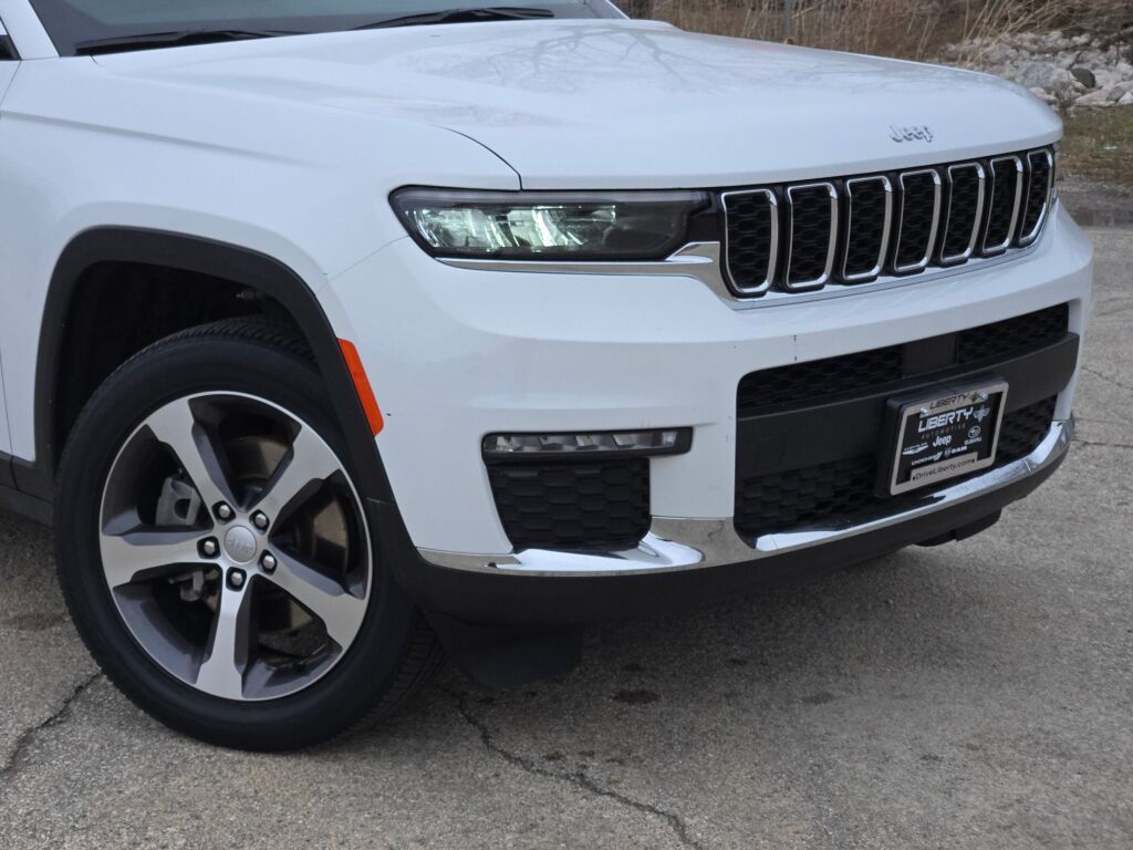 View vehicle photo 2