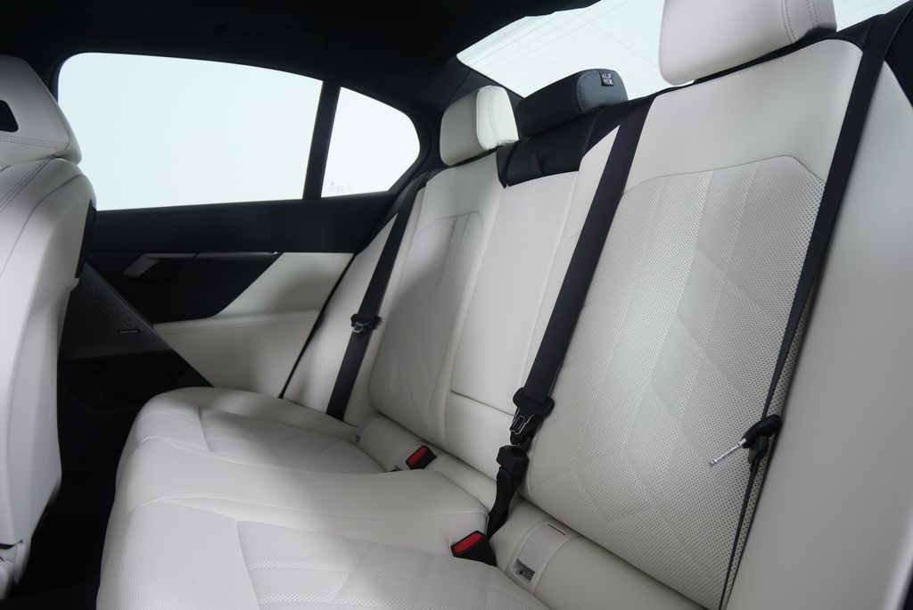 Thumbnail: 2026 BMW 5 Series - 16